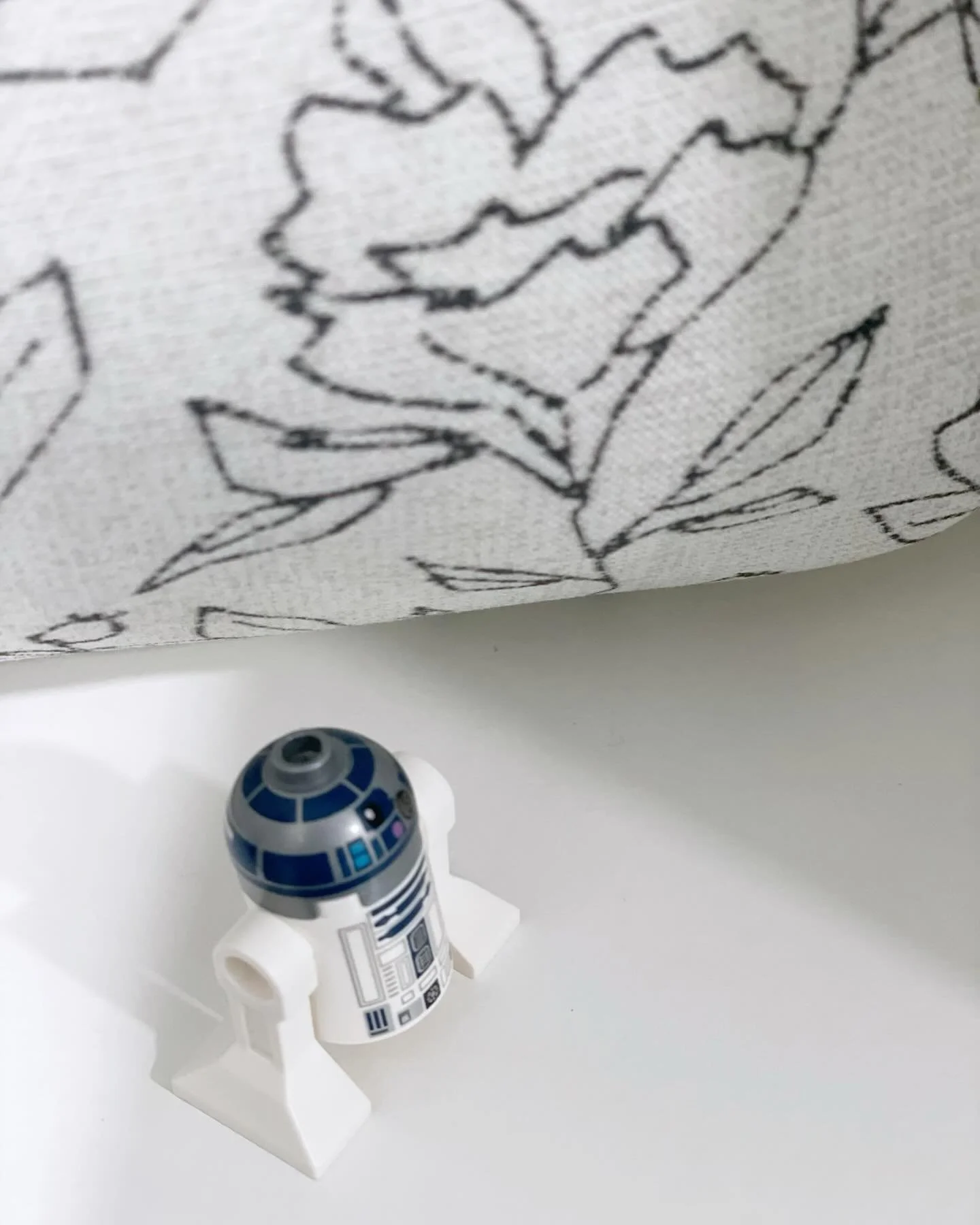 R2D2, meet Eleanor. Motherhood mixed with business. This little toy in my workroom was a beautiful reminder of why I do what I do&hellip;all for my family. 💙🤍
Who is your &ldquo;why&rdquo;? Do you have anything in your work space to remind you of t