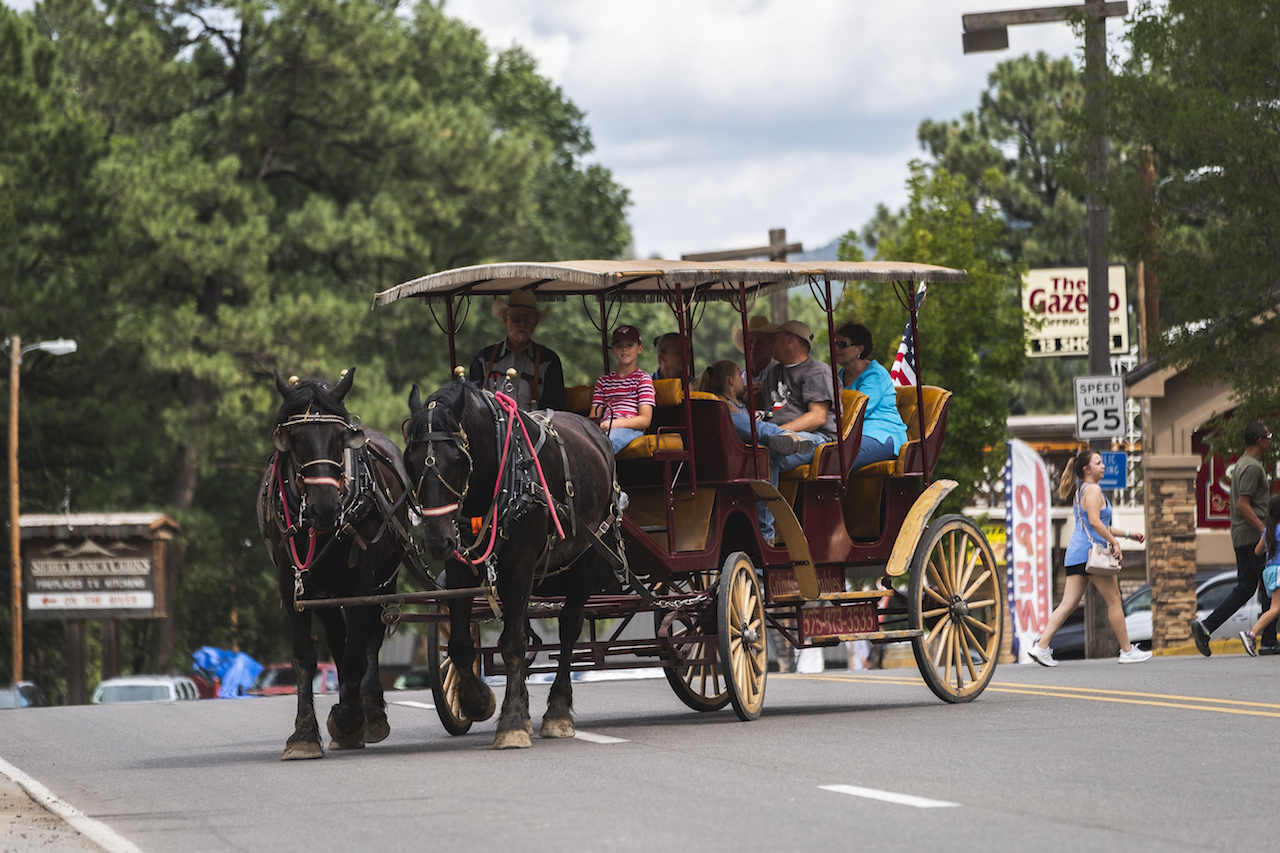 Photo: Horse-drawn carriage in Midtown