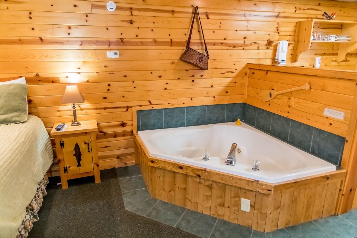 Ruidoso Lodge Cabins jet tub