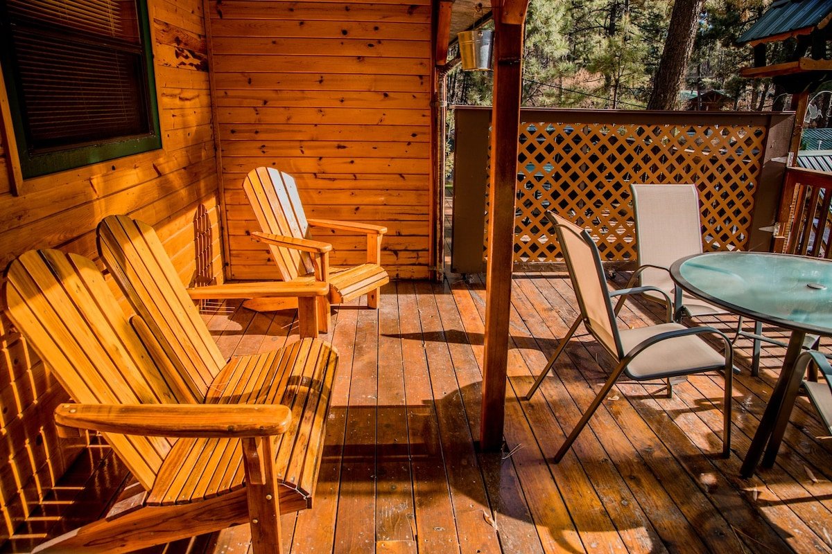 Ruidoso Lodge Cabins outdoor porch