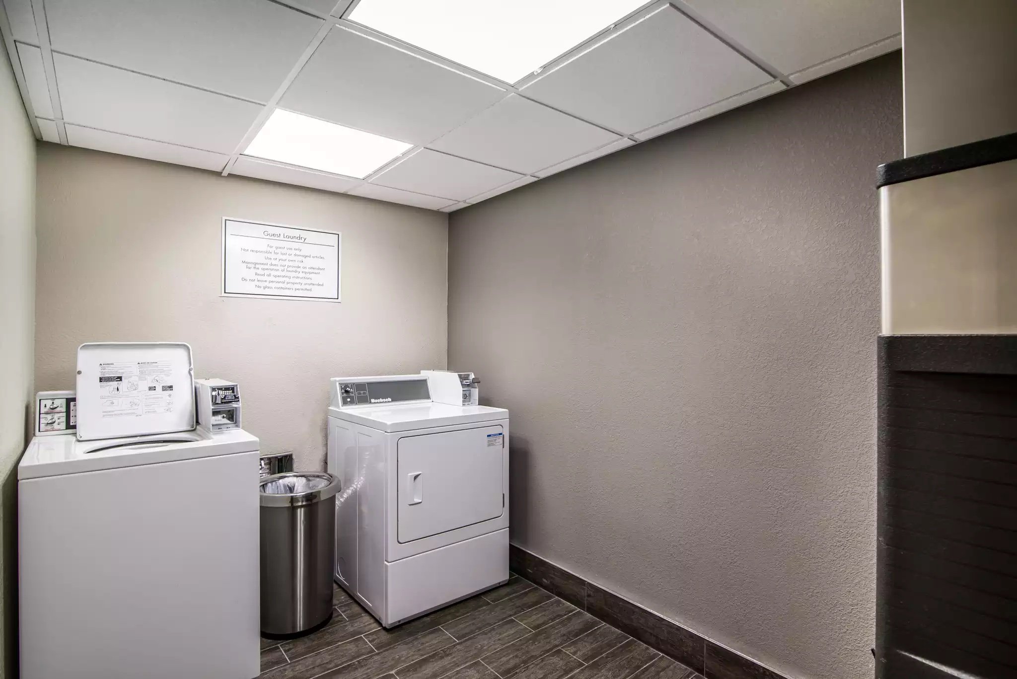 Elevate Hotel At Sierra Blanca Ruidoso laundry room