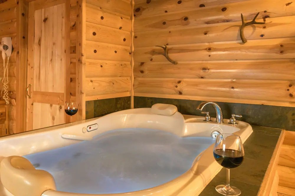 Upper Canyon Inn and Cabins jet tub