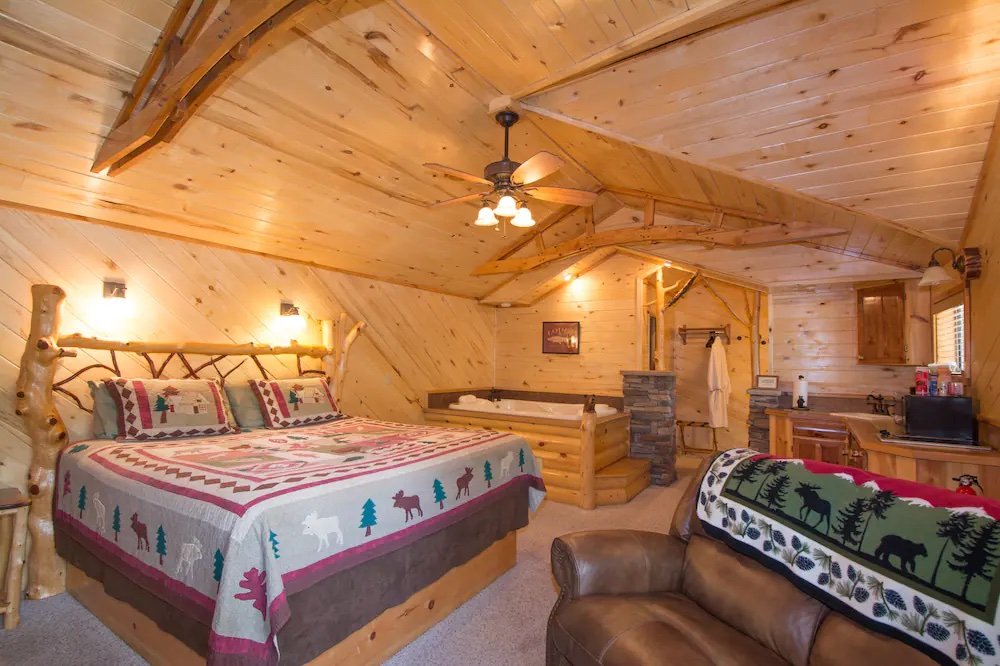 Upper Canyon Inn and Cabins interior