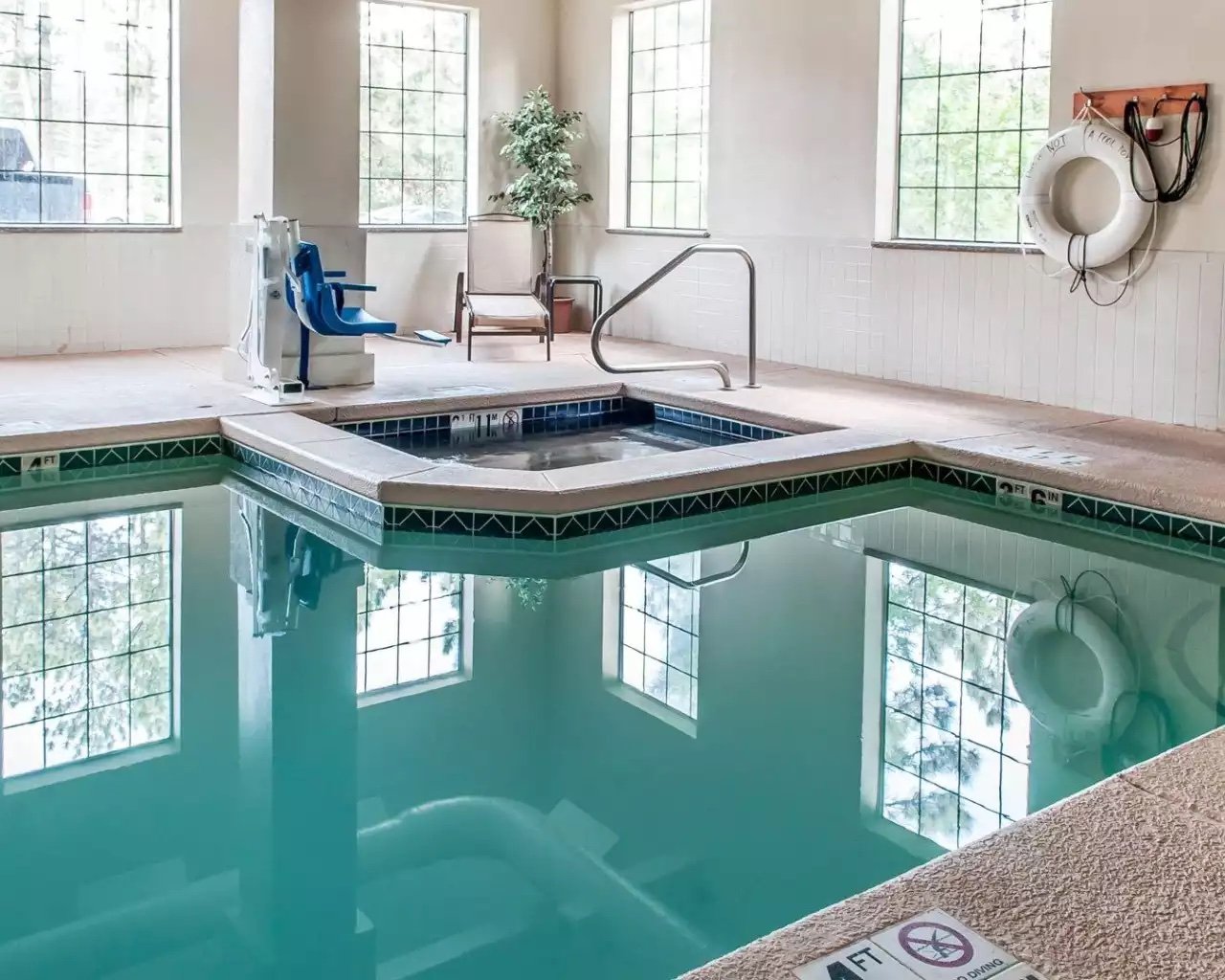 Comfort Inn and Suites Midtown indoor pool