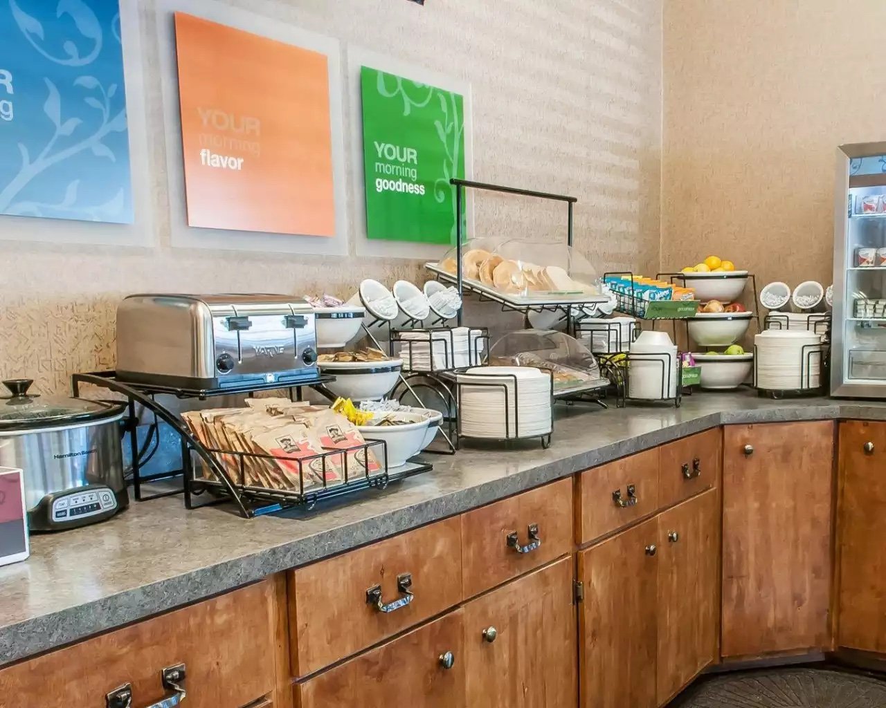 Comfort Inn and Suites Midtown breakfast room