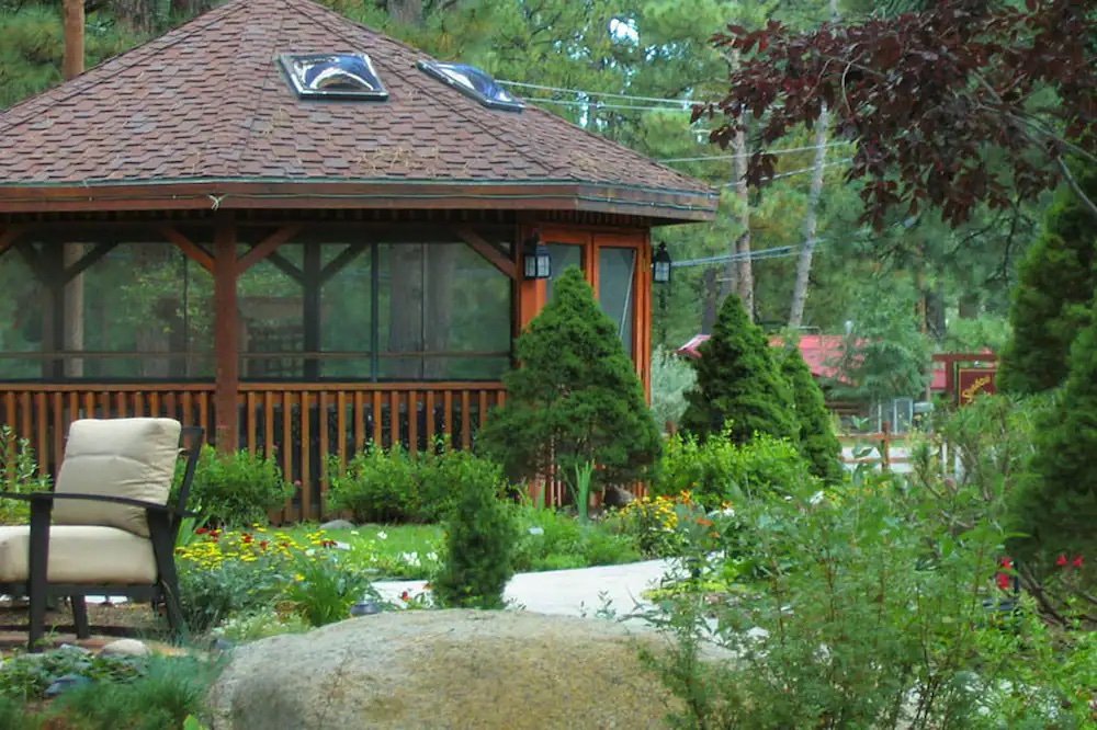 Shadow Mountain Lodge and Cabins exterior