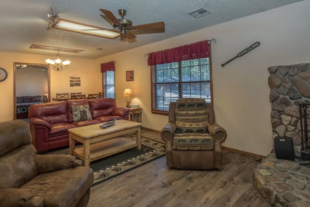 Shadow Mountain Lodge and Cabins interior