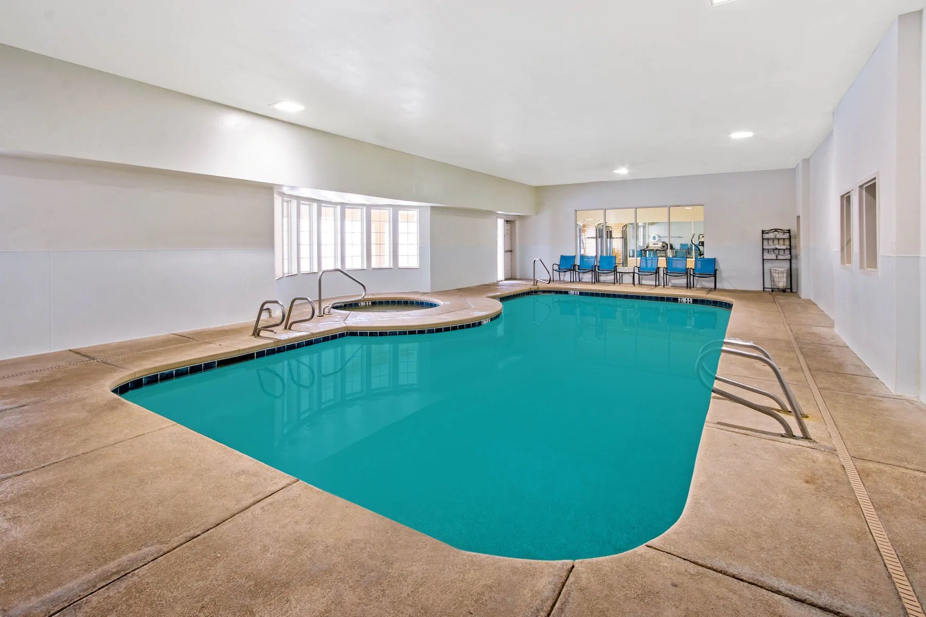 La Quinta Inn and Suites by Wyndham Ruidoso Downs indoor pool