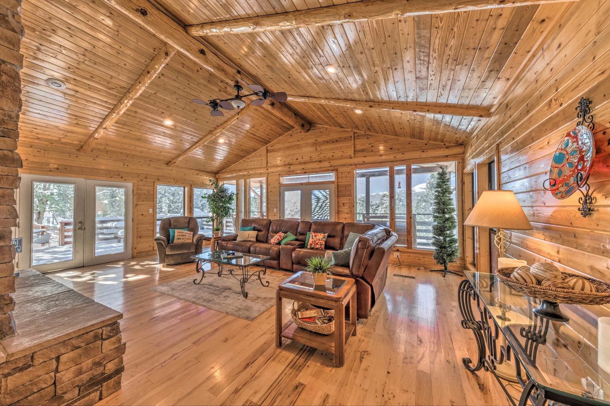 Spacious Ruidoso Home w/ Hot Tub &amp; Fireplaces