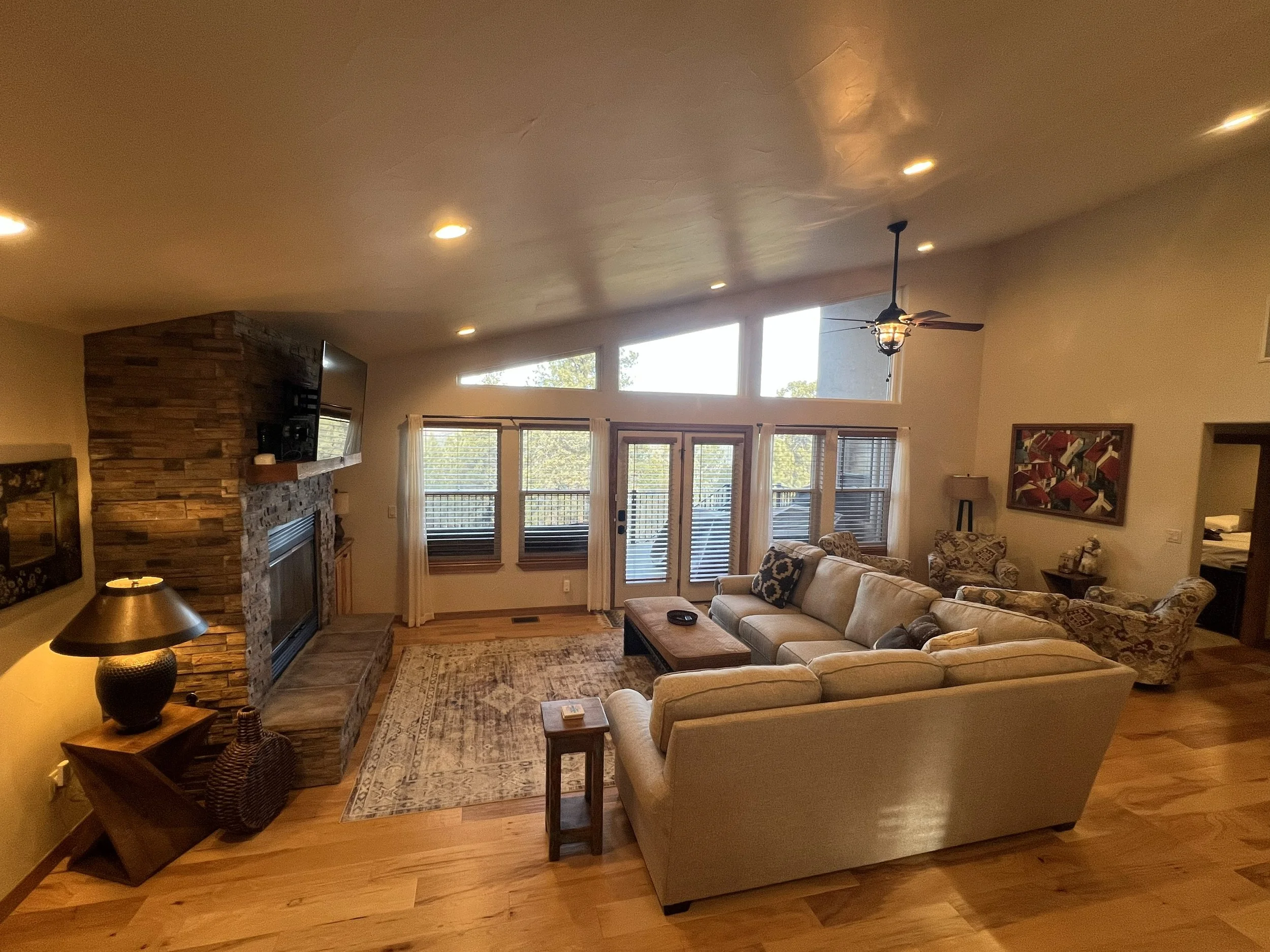 Living Room_3526.jpg