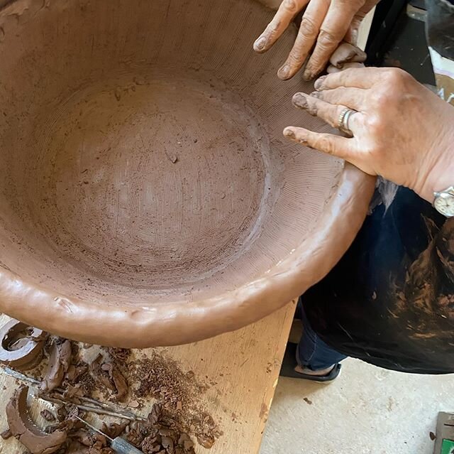 I&rsquo;m in the middle of making a huuuuge pot for an apple tree of all things (a small one!) .. I&rsquo;ve been asked before if I&rsquo;d share some of the process of my hand building. Despite having various means to do this I haven&rsquo;t yet fig