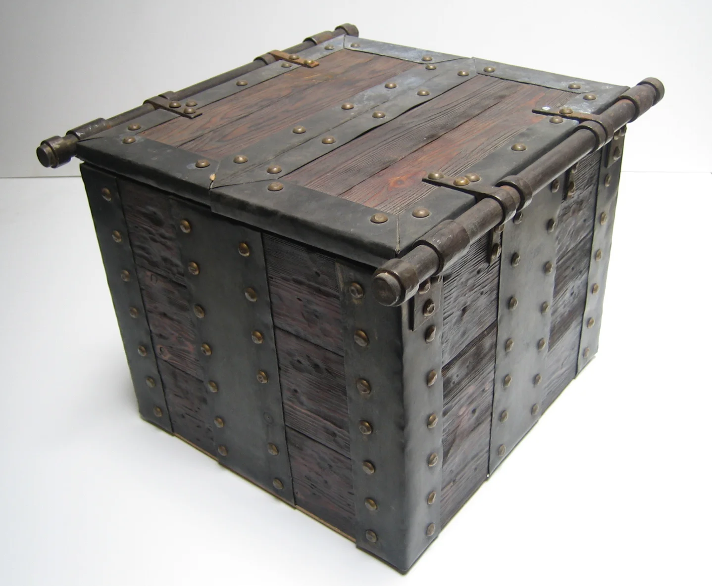 HBO - Rome box - hero prop for print ad