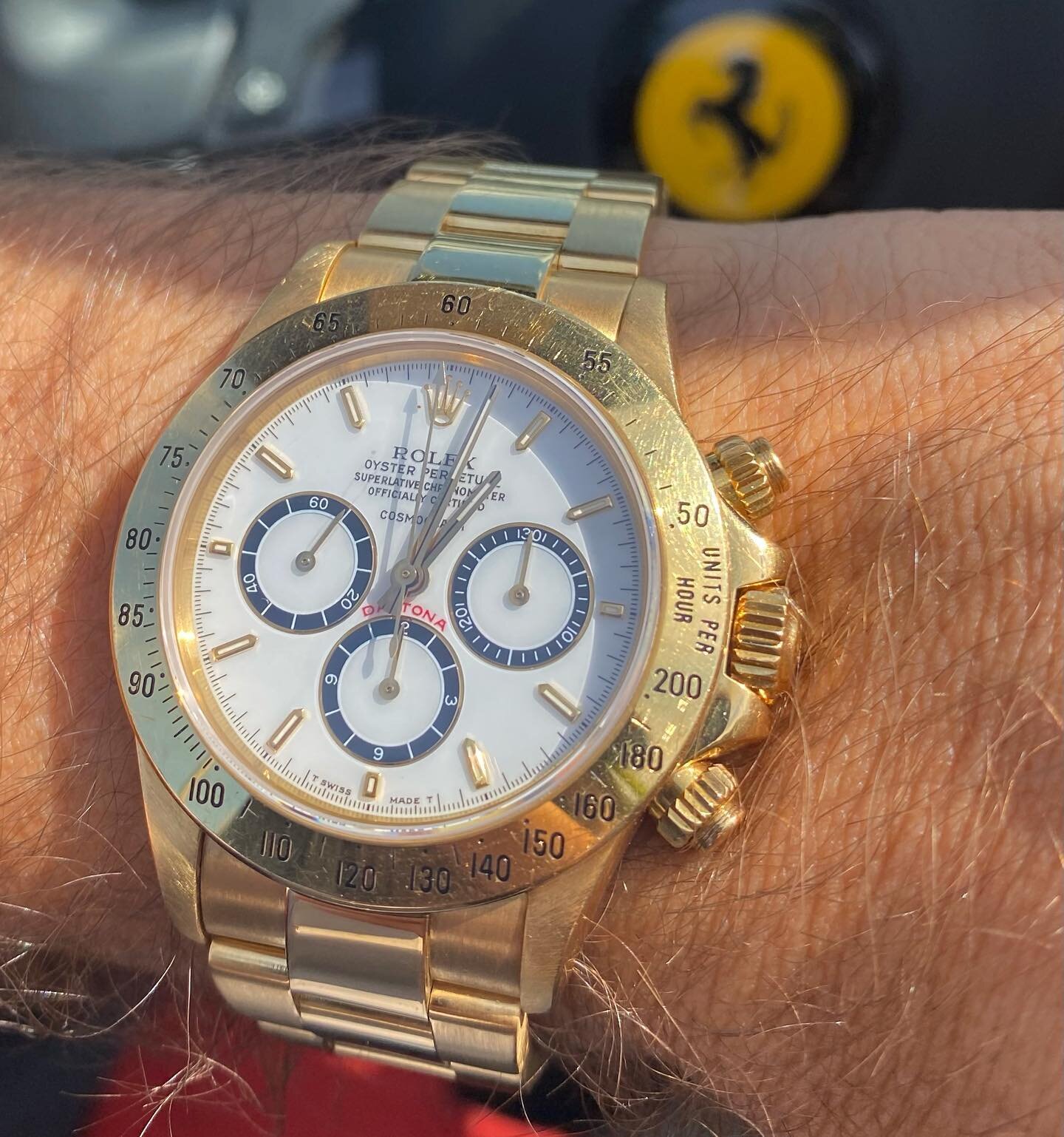 1988 Daytona #16528 with an extremely rare and flawless porcelain dial. The case and 200 bezel are super crisp with caseback sticker still intact - Just landed and available #forsale DM/WhatsApp for details ☀️⌚️ #rolex #rolexvintage #vintagerolex #ro