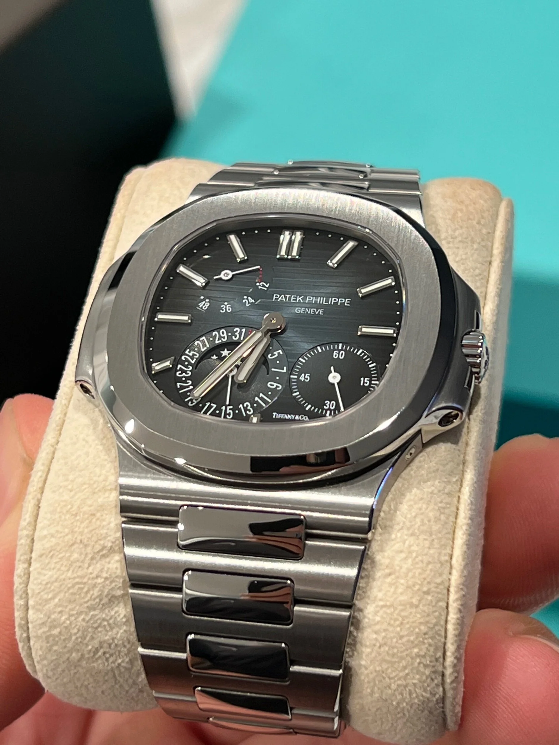 8FAD5595-AA1B-4932-979B-11D472686EF7