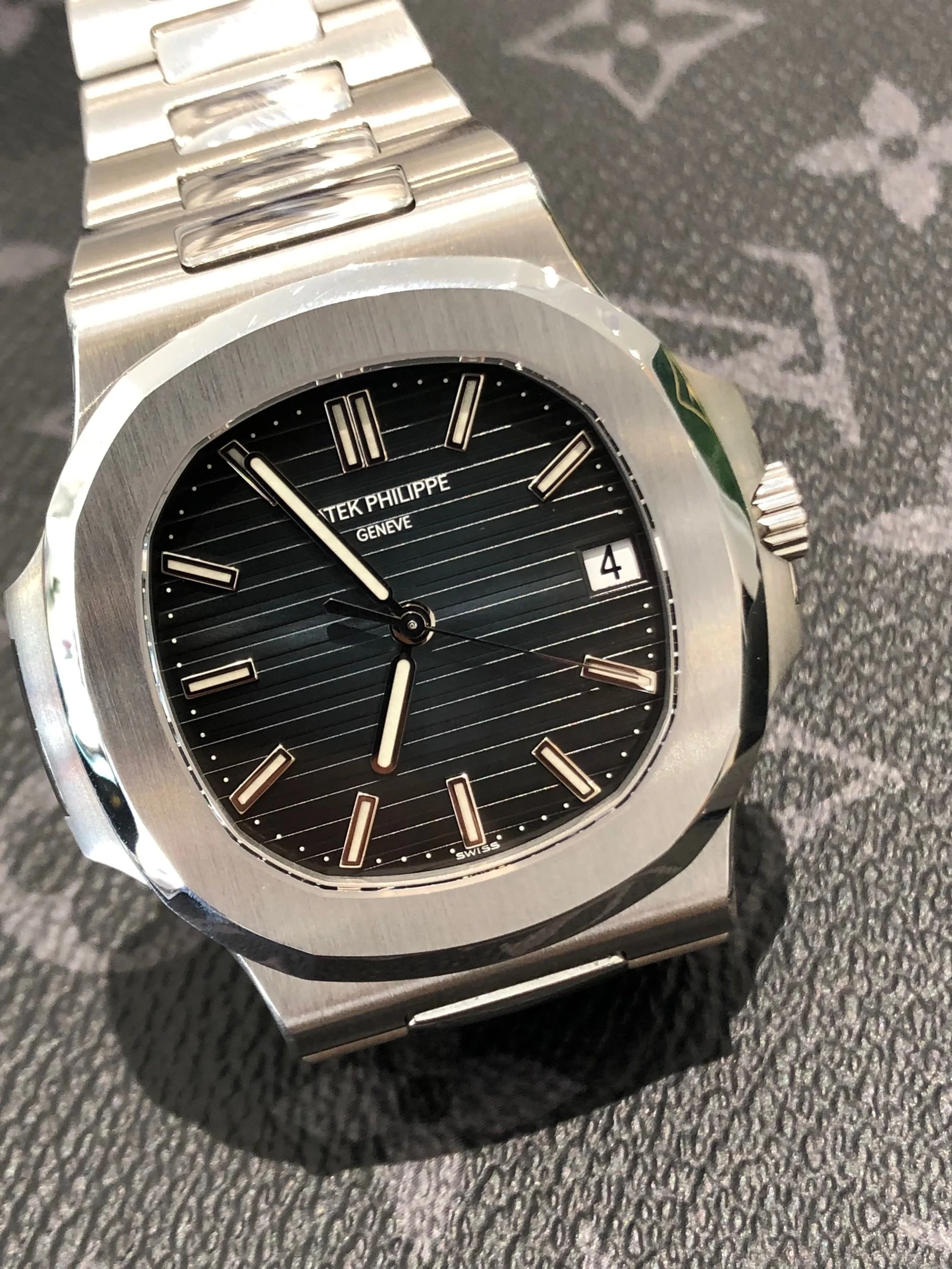 5BFC5EDF-30F3-45F8-A5DC-E375E8BB9F8C