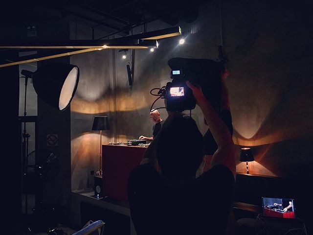 📸Shot through the heart🖤
#letsdance #dj🎧 #deus #shanghai #notjustdrinks #music #cocktailclub #heymrdj #shanghainightlife #shanghaibynight #craftcocktails #cocktailhour #cocktailtime #bartenderlife #happyhour