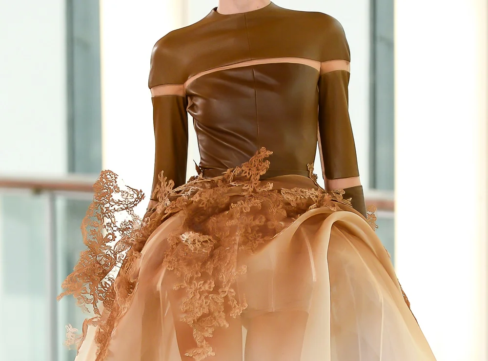 stephane rolland gold dress model Stphane Rolland's Gold Couture Finale Dress Went Viral