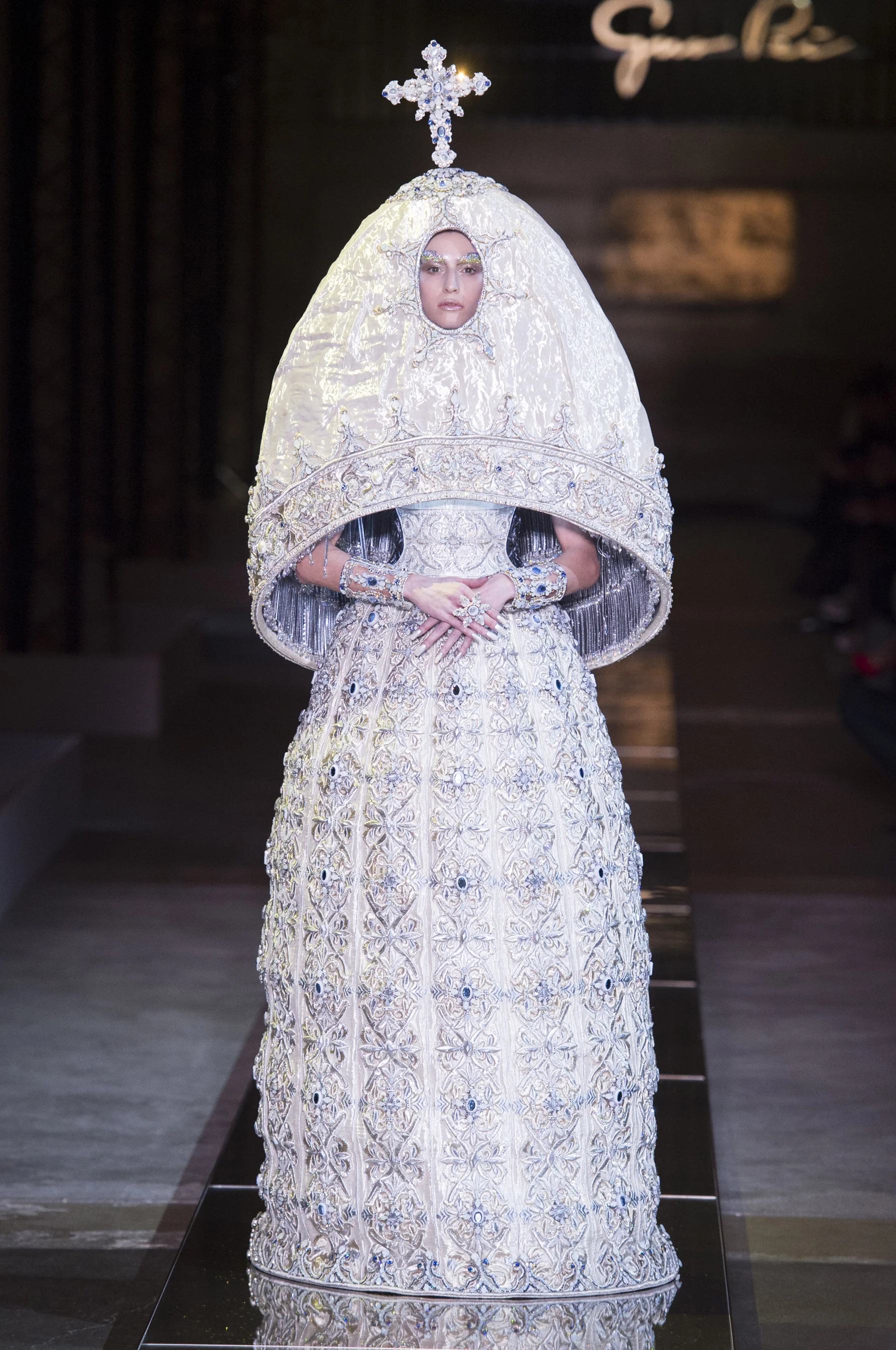 Spring 2017 Haute Couture: Guo Pei's