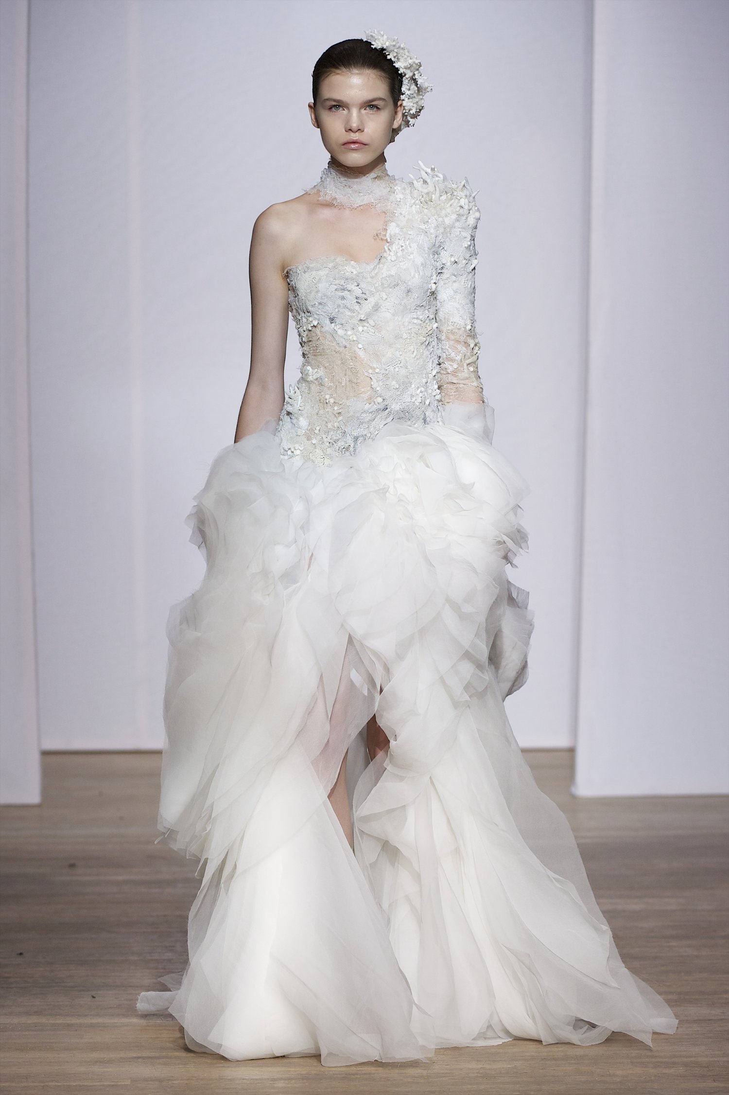 Fall 2013 Haute Couture: Yiqing Yin's Oceanic Canvases — CoutureNotebook