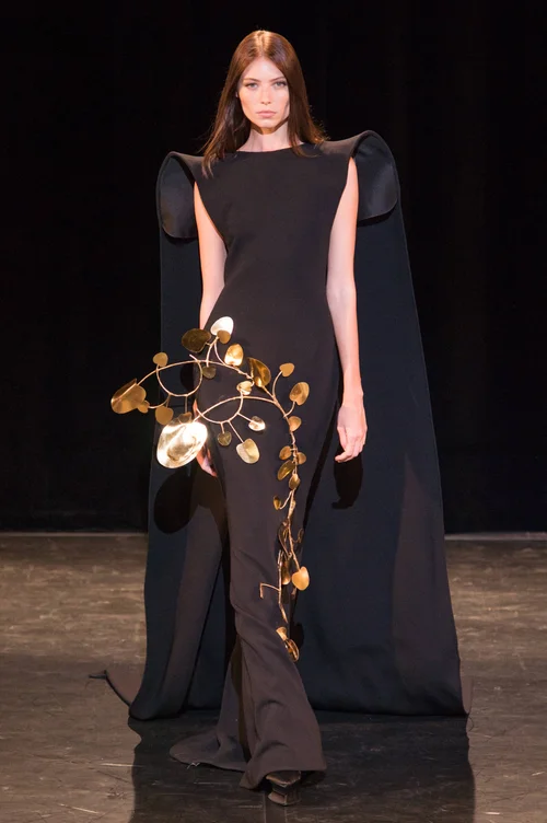 Fall 2017 Haute Couture: Stephane Rolland's Sculptural Glamour and  Minimalist Lines  CoutureNotebook