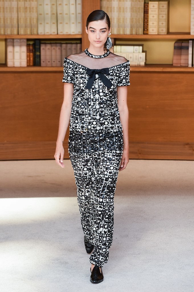 espada Abstracción Estacionario Fall 2019 Haute Couture: Chanel — CoutureNotebook