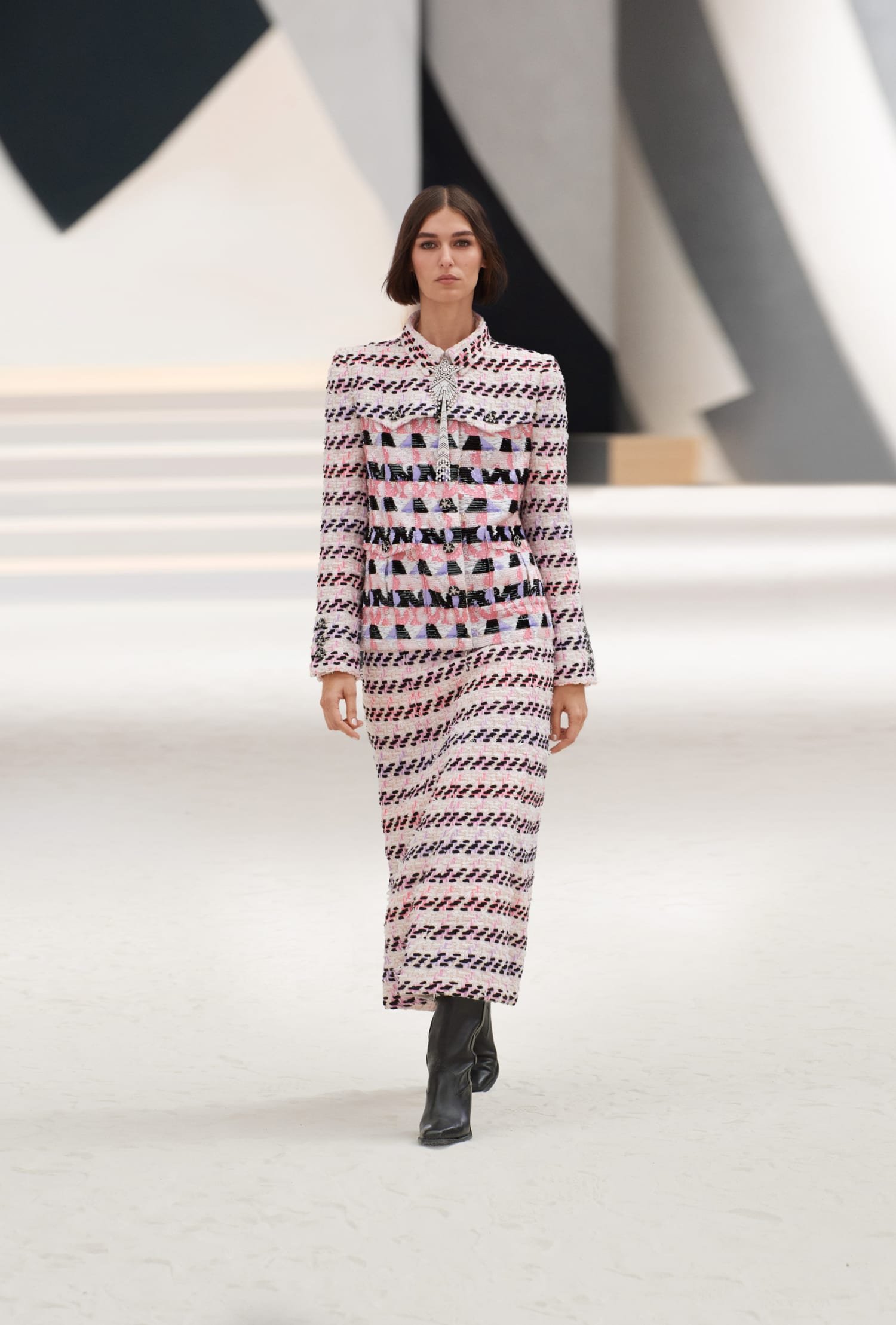 chanel_look_016_fw_2022_23_hc_collection1-LD.jpg