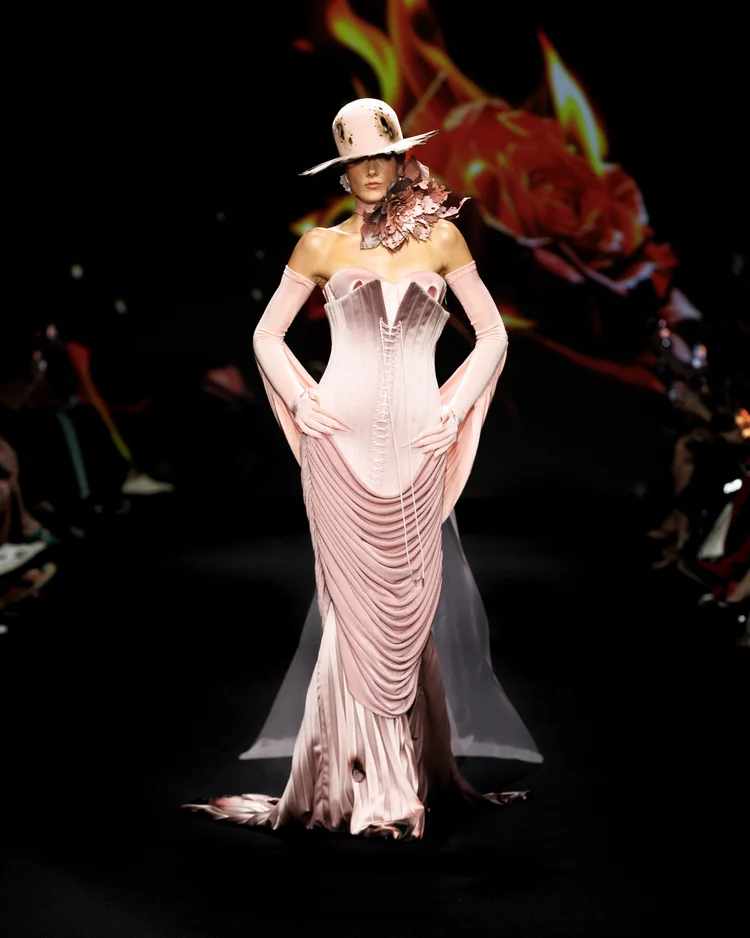 Fall 2024 Haute Couture: Robert Wun's Exploration of Time  CoutureNotebook
