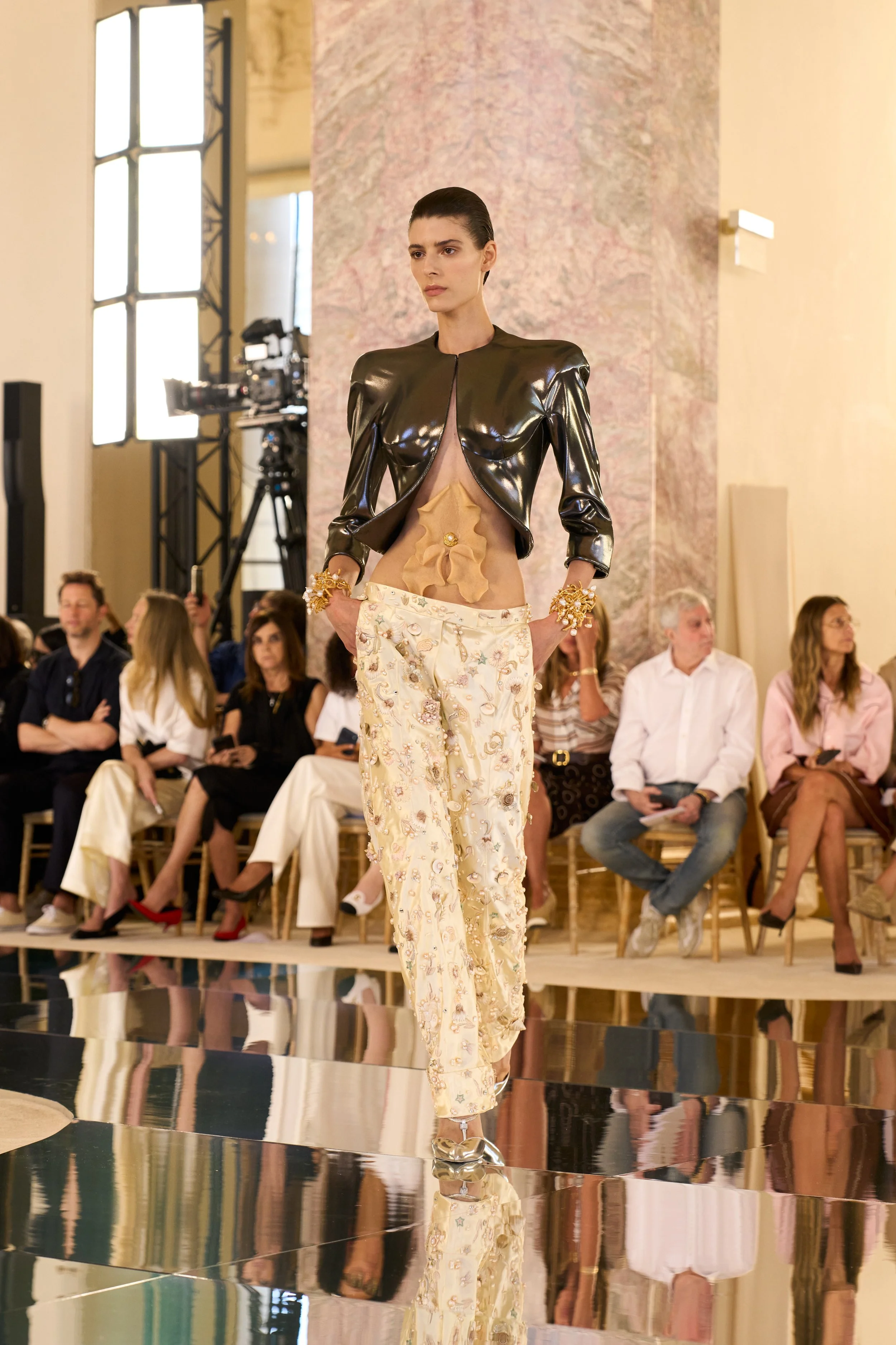 SCHIAPARELLI_HCFW2627_06.jpg