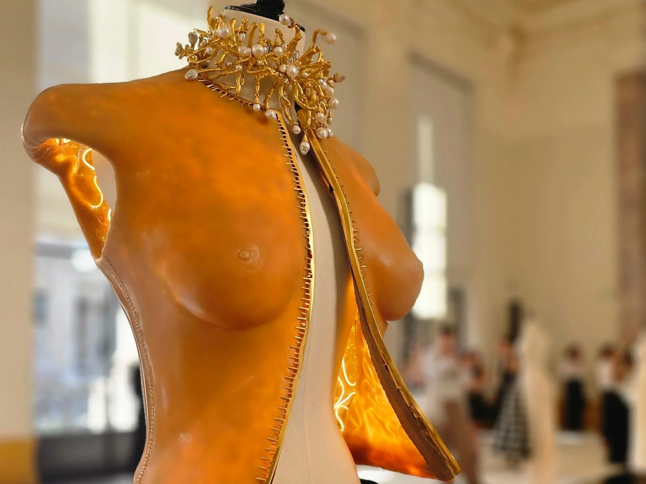 Schiaparelli FW 27 Couture: Between Material Experiment and Visual Excess