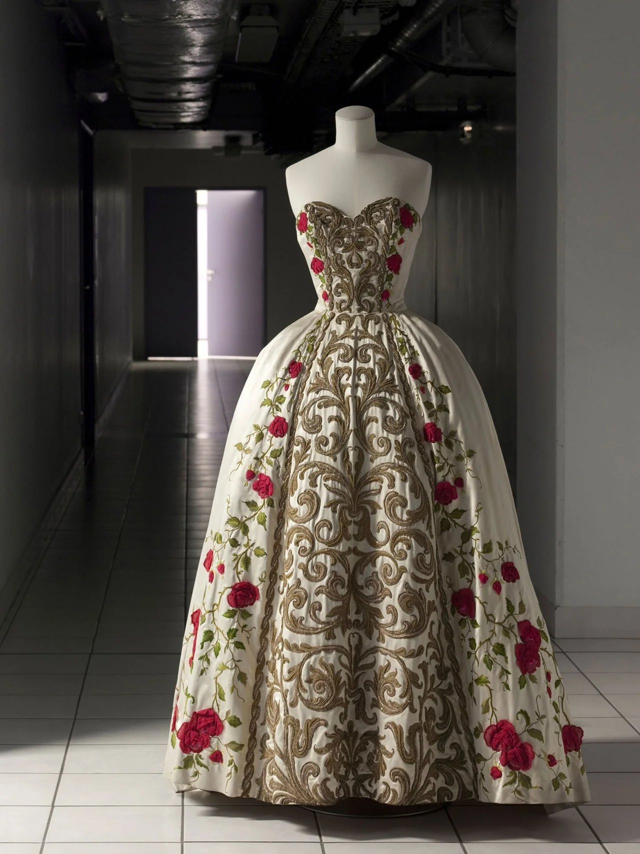 Pierre-Balmain-Antonial gown