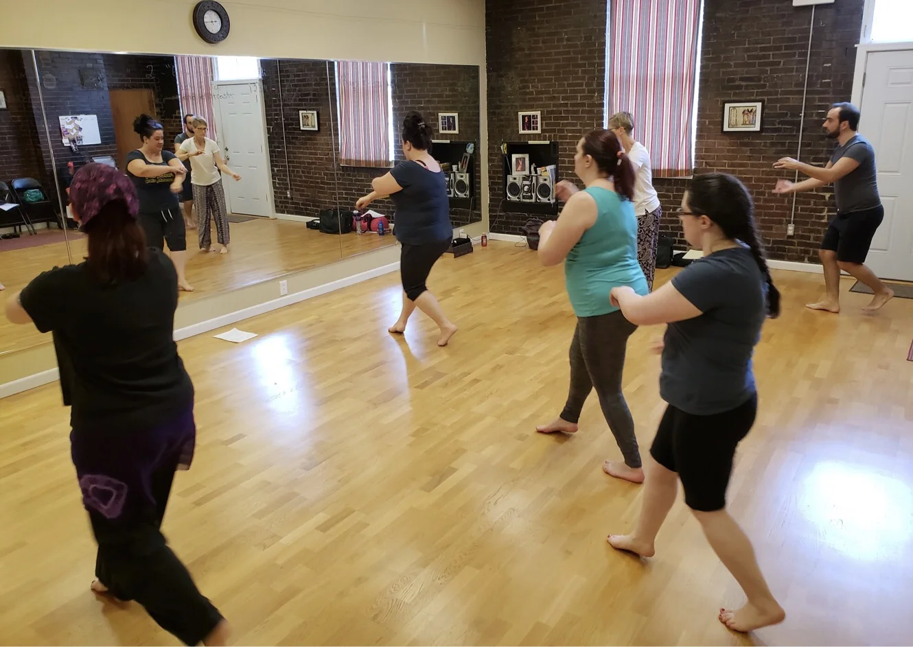 Amber teaches her “Intro to Egyptian Street Dance” workshop in St Louis, MO