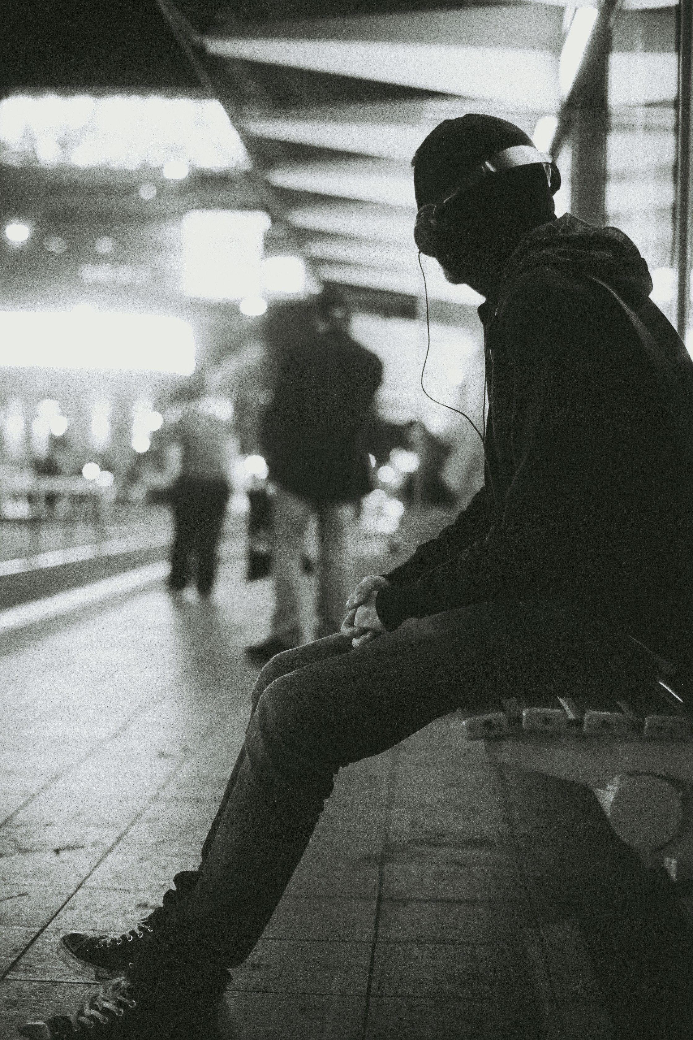 Man earphones metro © Max Wolfs.jpg