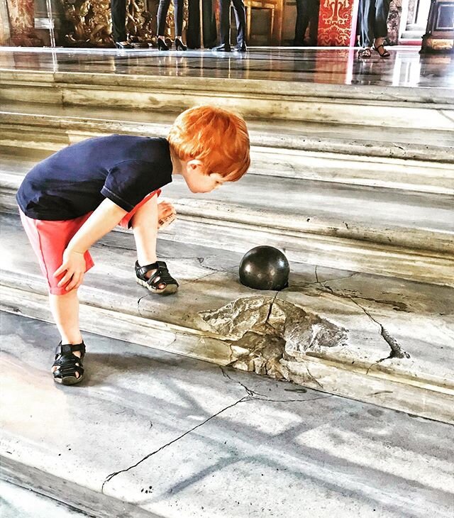 A little boy&rsquo;s dream come true: a real cannonball right in the middle of a museum!
💣
This cannonball was shot by French soldiers right into the Sala Grande of Palazzo Colonna during the Roman Republic of 1849. Luckily it did almost no damage, 