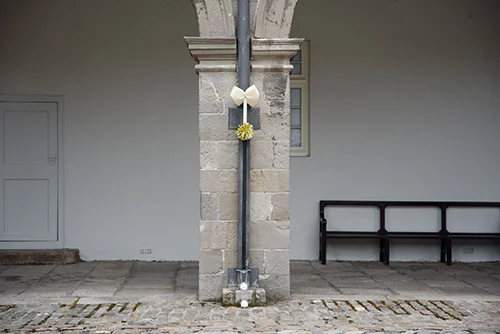 7 bow pillar copy 500.jpg