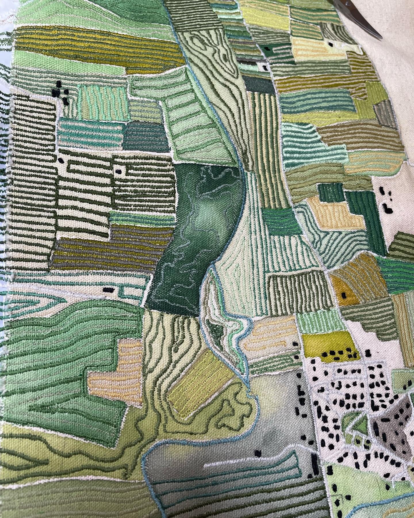 I love stripes, they make me happy 😁 Here is a sample of my maps featuring wonderful striped landscapes.
@embroideredmaps @maps @landscapes @landscapeart #textileartist #contemporarytextileart #bristolartist #stitchedart #mapart #freehandmachineembr