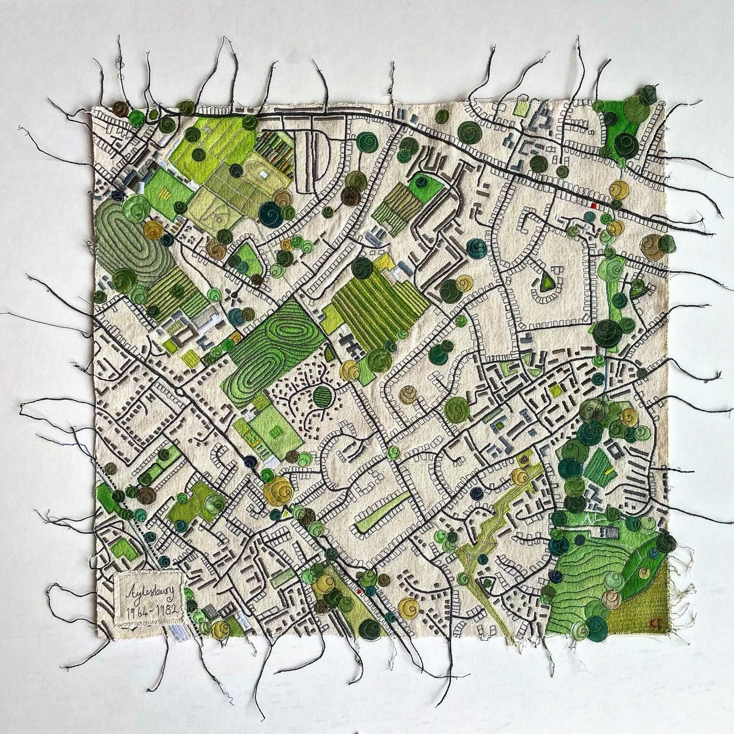 Here is a commission I made earlier this year of a part of Aylesbury town in Buckinghamshire. Despite being quite an urban environment it has a surprising number of green spaces which made for a wonderful map -in my eyes! Once again this is a map mad