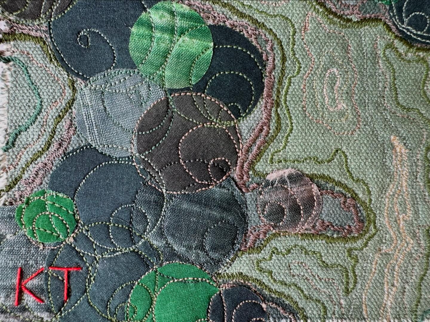 Some close ups of a special Scottish map commission. And the sun is shining today at last. Happy Friday everyone 😁☀️. #mapart #stittchedmap #embroideredmap #scotland #landscapeart #stitchedartisart #freehandmachineembroidery #freemotionart #contempo