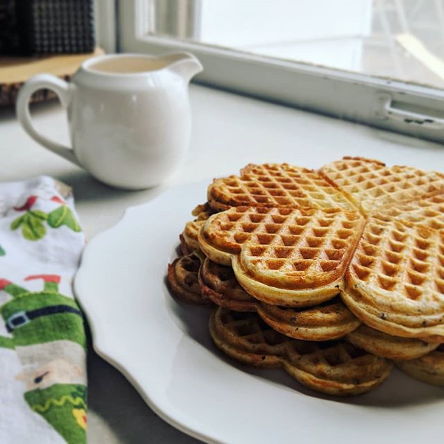 Will it really snow 10" today? ❄️ I'll believe it when I see it. 😊 Although we will be running every possible errand this morning, just in case!
This is the waffle recipe my mom always made growing up, plus a few additions:
2 eggs
2 c buttermilk
2 1/4 c spelt flour
2 t baking powder
1 t baking soda
1 t salt
6 T butter, melted
1/4 c ground flax
1/4 c wheat germ
1/2 t cinnamon
This recipe makes the best waffles!! 🍽️ #homemade #snowday #mnlife #aprilblizzard #waffleparty #momlife