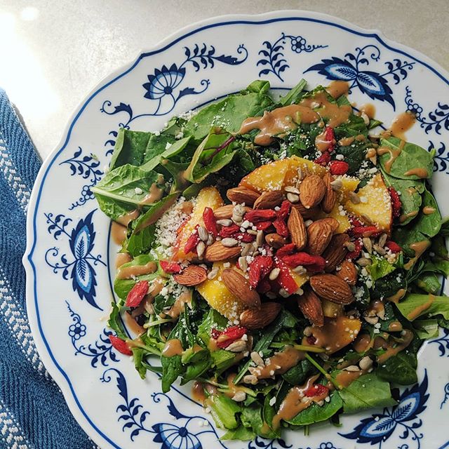 Ah, summer is here and I'm so happy to have time in my kitchen again. ☀️ I love how easy it is in the summer to pile fruits and veggies on a plate and call it a meal. Today's pile o' goodness is greens, peaches, almonds, sunflower seeds, goji berries, and my new favorite cheese: cotija. 🧀🧀♥️ I also had a homemade protein bar on the side. I'll share that recipe soon cuz it's delish. 👌
.
.
.
#eatyourveggies #summerfood #eatincolor #cleaneating #simplefood