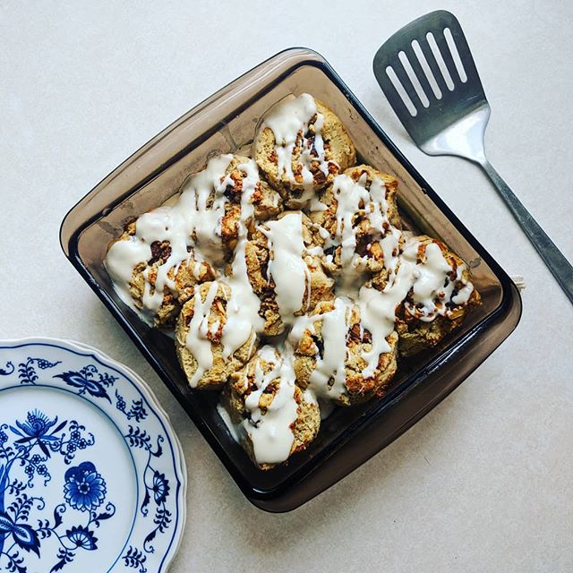 Ah, a beautiful mess of Paleo Apple Cinnamon Rolls this morning. โ Perfect start to a Saturday. (This recipe is on the blog)
.
.
.
#saturday #homemade #grainfree #nosugar #momlife