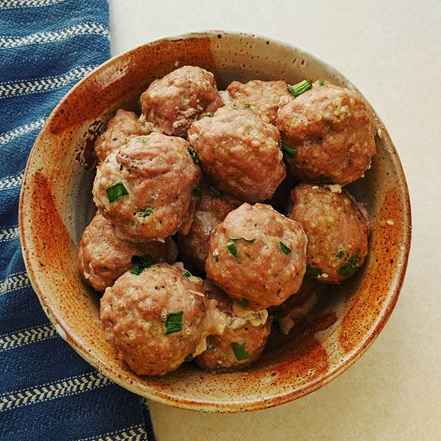 Turkey meatballs went from dull to delicious with the addition of cotija cheese.  Seriously one of my favorite new ingredients. 😄
.
.
.
#grainfree #feedthefam #flavor #nomnom #realfood #homemade