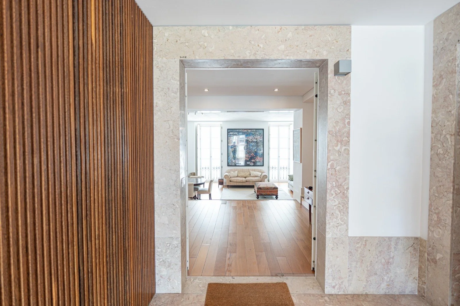 LISBON - CHIADO 

( Under request )

📍 Chiado | 160 m² | 3 Bathrooms | 3-Bedroom Apartment

Living in Chiado means living in the heart of Lisbon. Surrounded by historic streets, luxury boutiques, cultural landmarks, renowned restaurants, and a uniqu