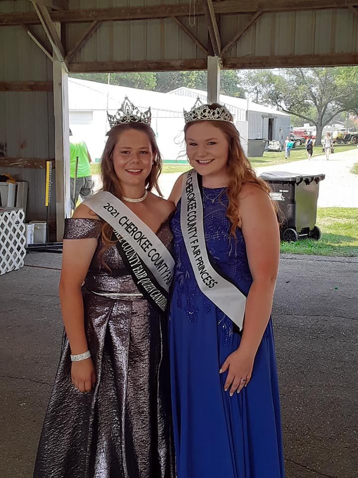 Fair Queen and Princess 2021.jpg