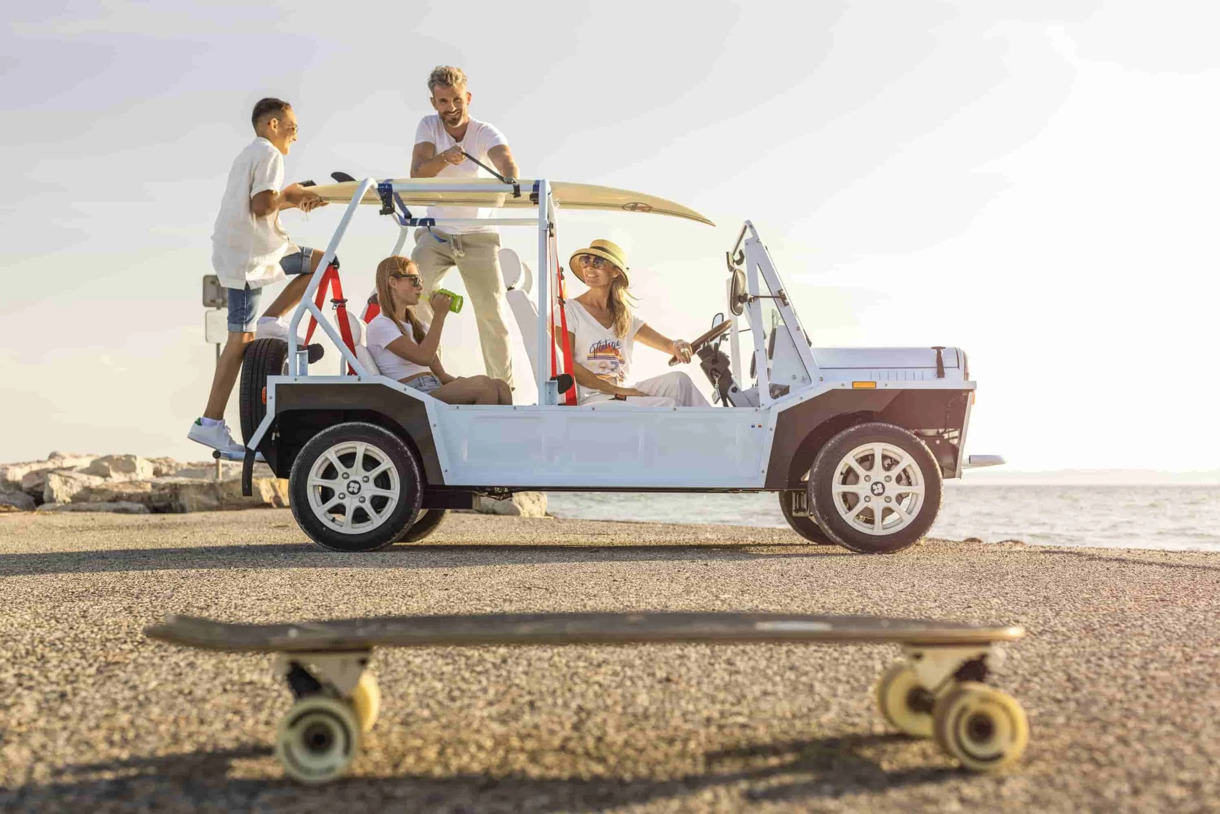 67926416ce35b09c84d3269b_kate-electric-mini-moke-beach-car2.jpg