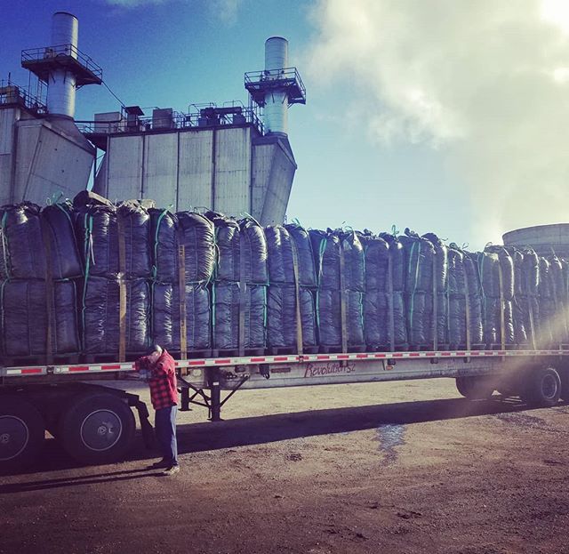 It's a beautiful day here in Oregon! First load of the day out and a few more to go! 
#biochar #bioenergy #biomass #pnw #hemp #healthysoil #organic #carbon #activatedcharcoal #roguevalley