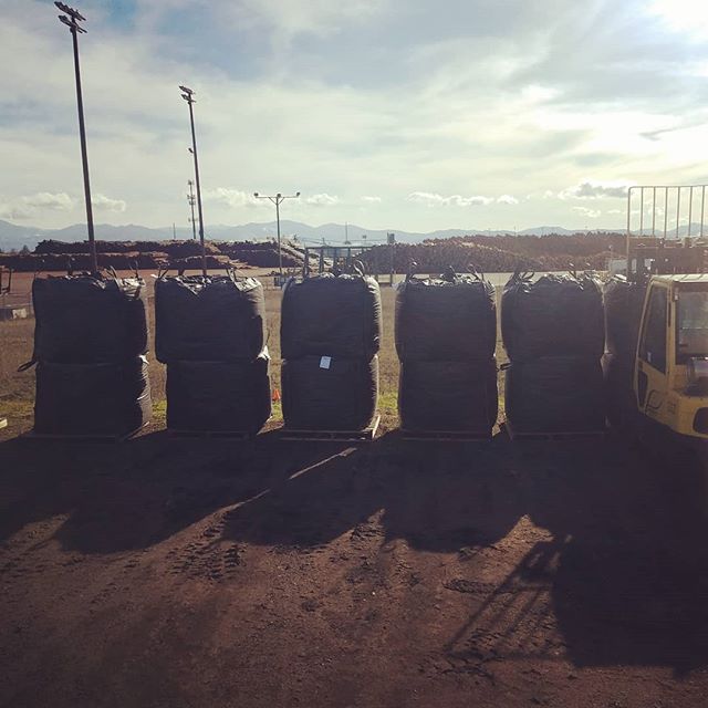 Getting totes ready for the road.

#biochar #hemp #cannabis #carbon #notill #regenerativeagriculture #organic #biomass #southernoregon #livingsoil