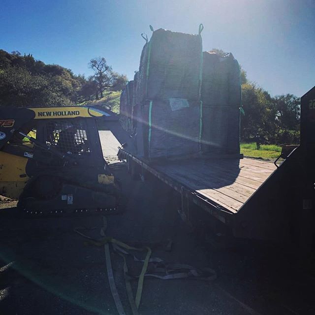 Rogue Biochar being unloaded at another California winery! 
#biochar #vineyard #wine #organic #healthysoil #sonoma #caligrown #californiawine