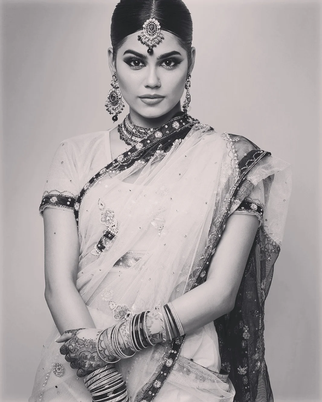 Power is in the eyes of the beholder✨I am:#strong#powerful#independent &amp; so #kickassMore power to us women, who help others rise above! Today I celebrate US - may we continue to be extraordinary women, may we know them, &amp; may we raise them