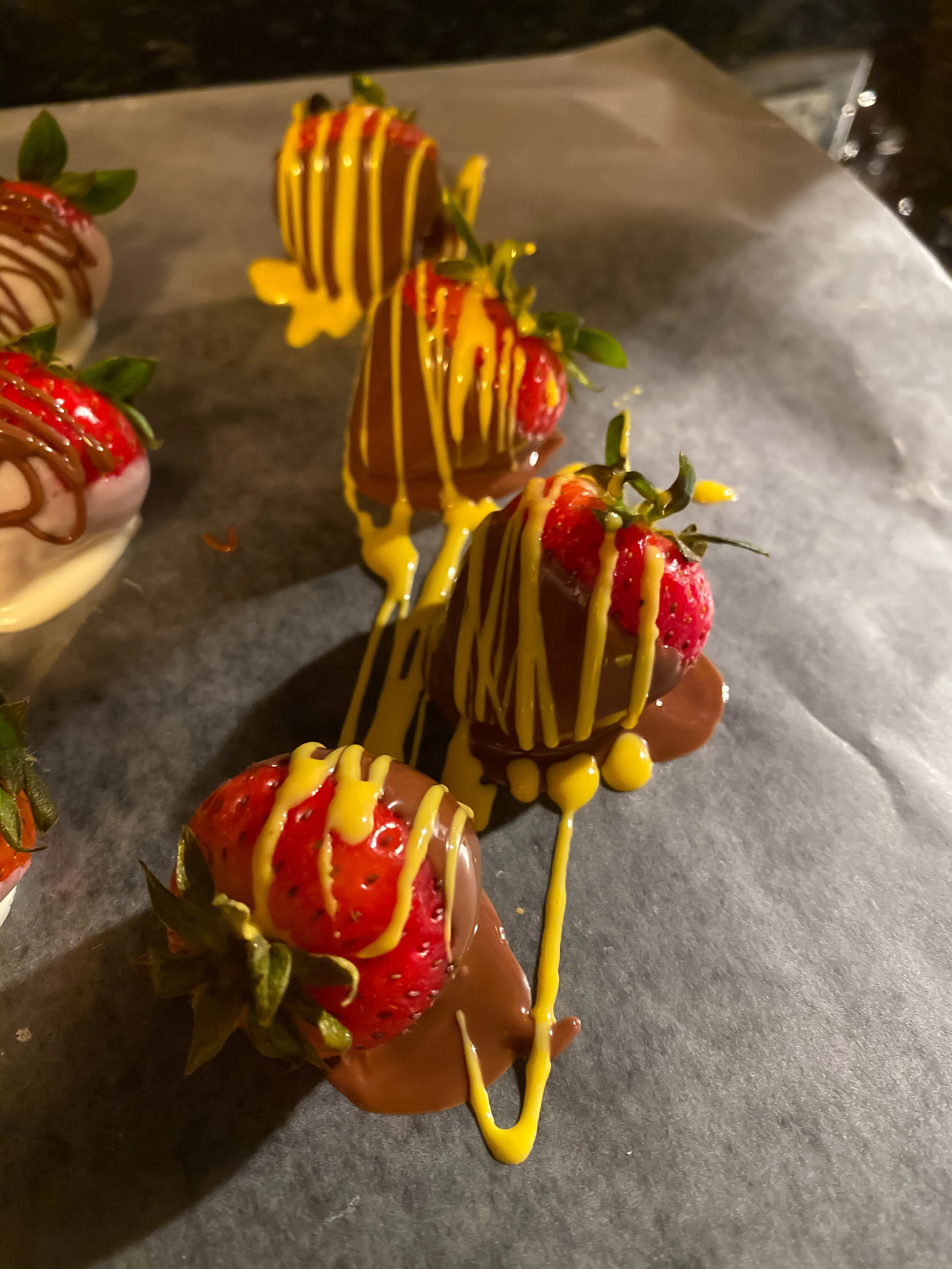 #DIY CHOCOLATE COVERED STRAWBERRIES