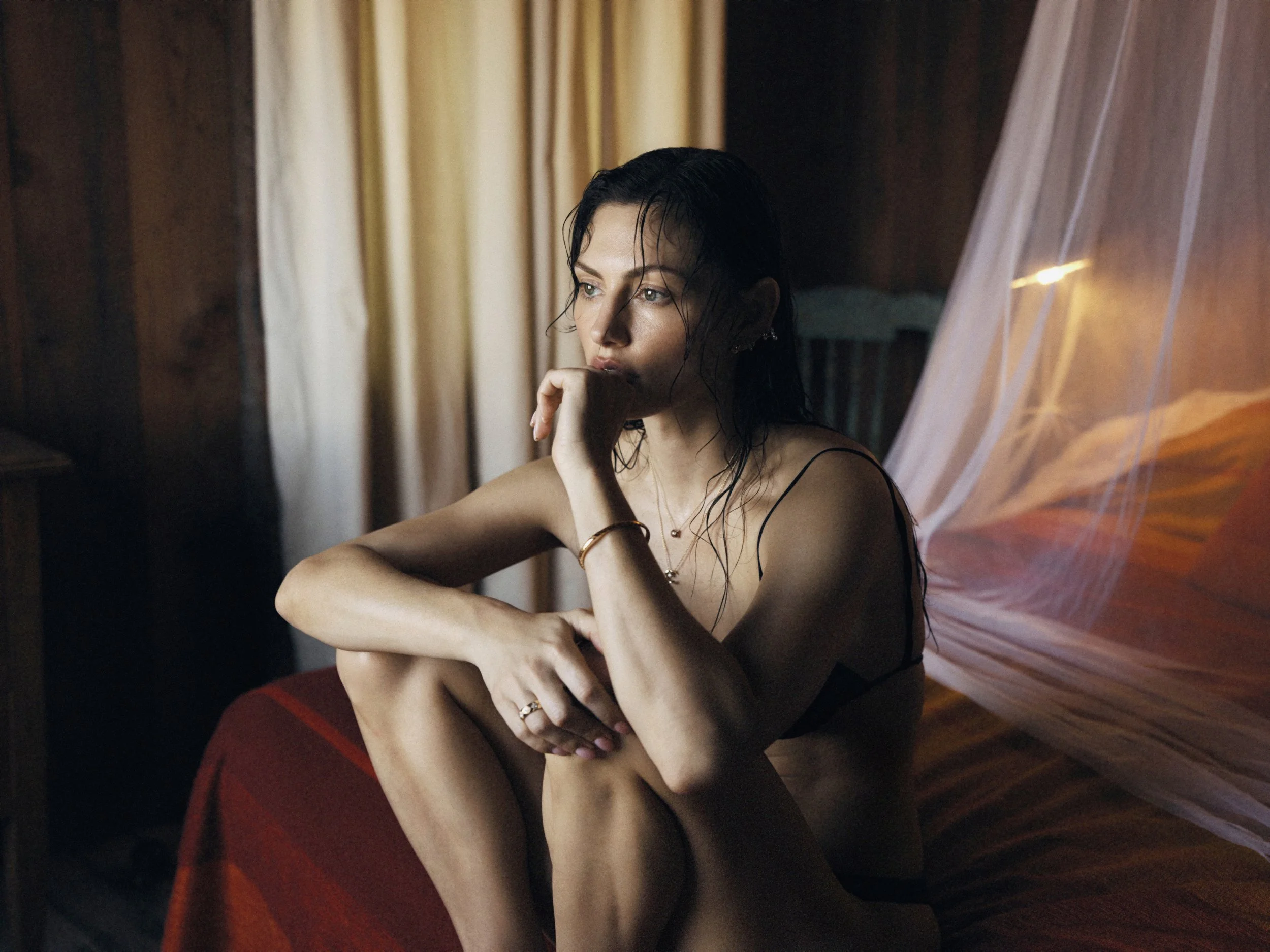  Phoebe Tonkin | Vogue Australia 
